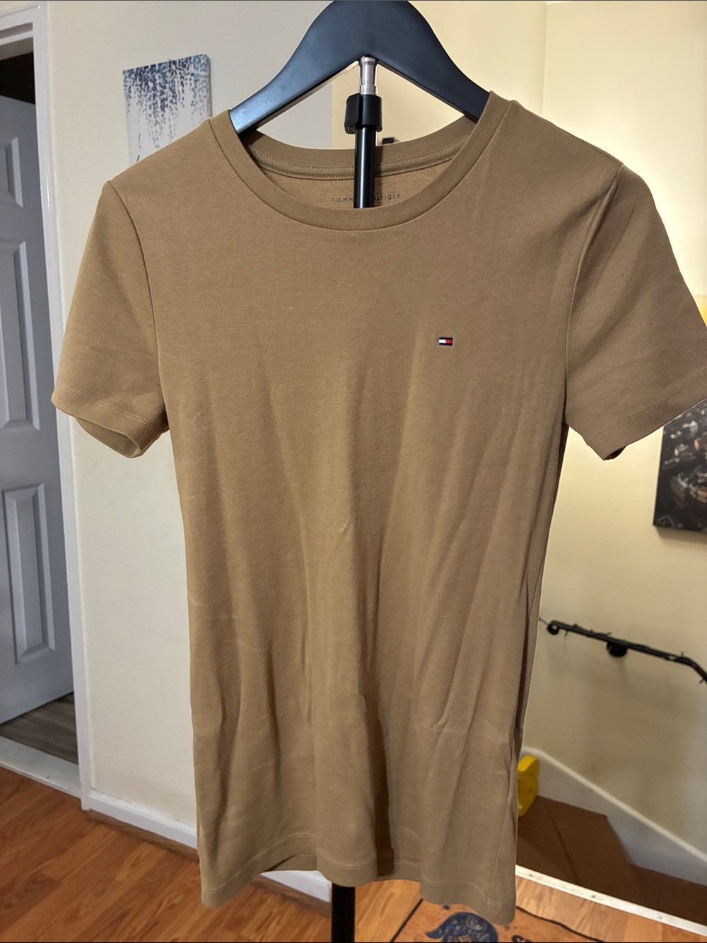 Tommy Hilfiger Short-Sleeve Crewneck Tee in Tan Brown